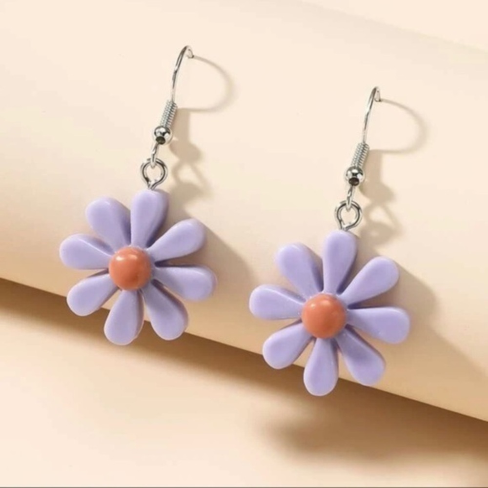 3/$30 💜 Acrylic Daisy Drop Earrings